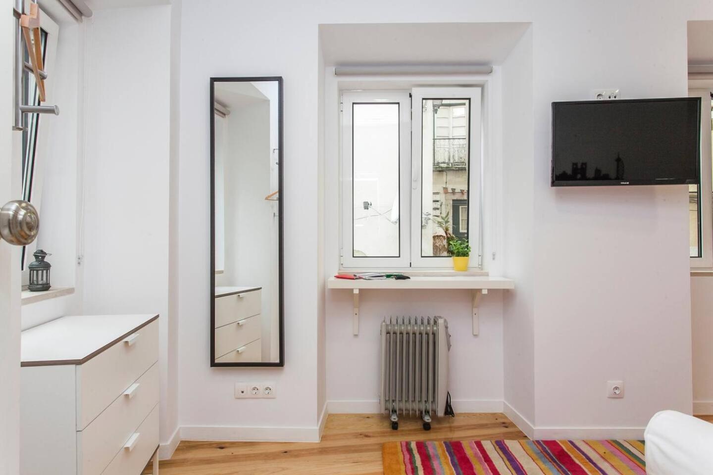 Whome Hidden Gem In Alfama Perfect To Explore Lisboa Exterior foto