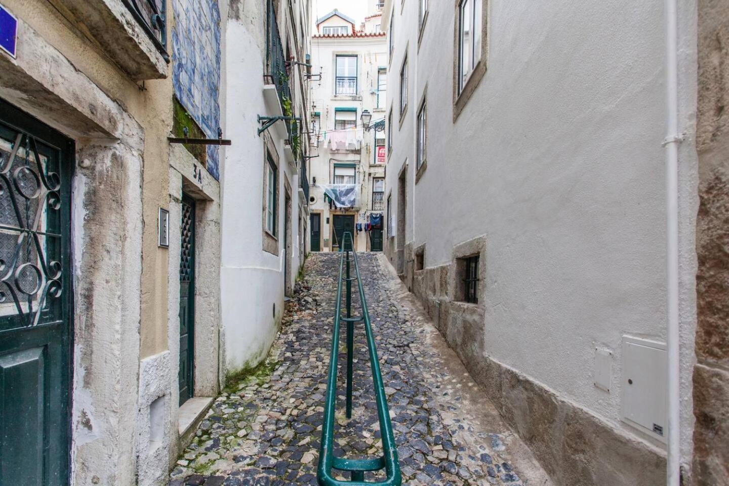 Whome Hidden Gem In Alfama Perfect To Explore Lisboa Exterior foto
